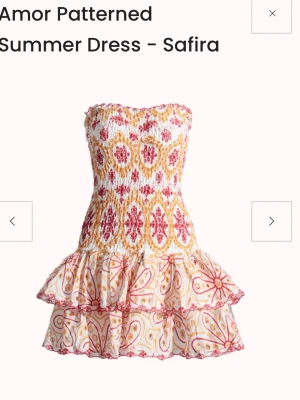 Mönstrad kort sommarklänning - Säljer sommarklänning från design by amor i storlek XS, använd en gång. Den har stretchigt material så skulle säg att den passar xxs, xs, s och m. Den kostar 700kr nypris 