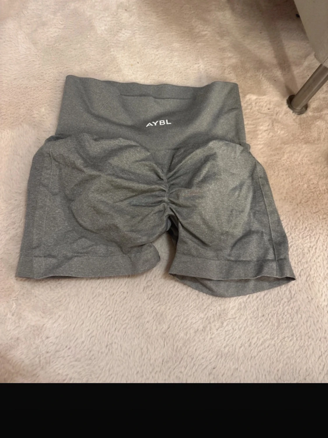 Grå högmidjade shorts från AYBL - 3