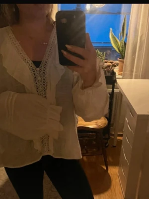 Blus - Säljer denna superfina blusen då den inte kommer till användning.