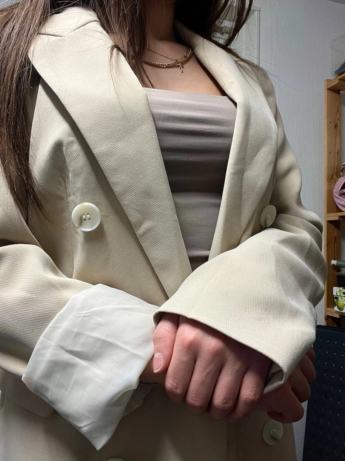 Beige oversized kavaj med stora knappar - 4
