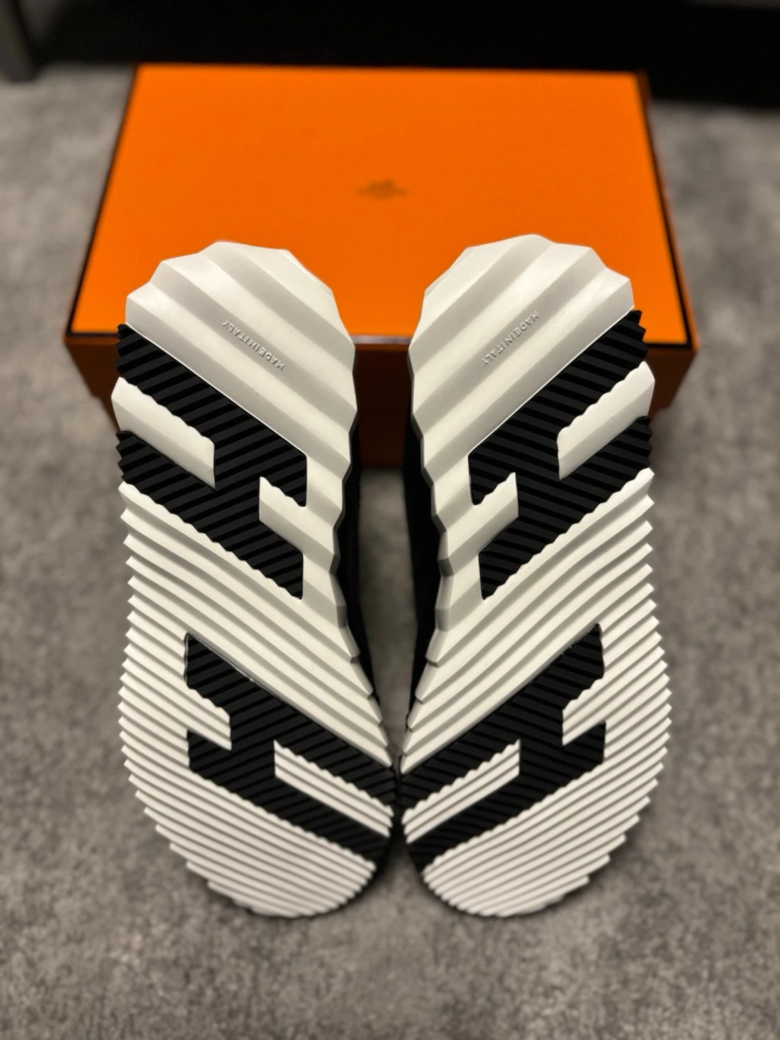 Svarta H Bounce Sneakers - 2