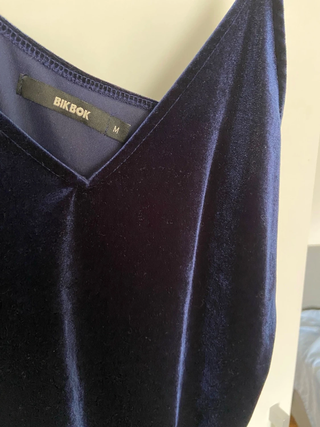 Mörkblå sammetsklänning Bik Bok - 1