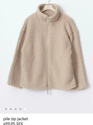 Beige Teddy jacka  - Beige Teddy jacka från Gina, använd cirka 3 gånger och köptes för ungefär en månad sen. Inget fel på den alls 