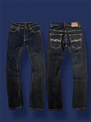 Nudie jeans Lean Dean 30/30 *fet wash* - Nu säljer vi ett par otroligt feta nudie jeans i modellen Lean Dean! Skicket är ofantligt bra, och har även en otroligt fet wash! Tveka inte på att höra av dig vid minsta fundering!🥰🫰