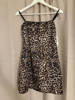 Zara klänning - Aldrig använd med prislappen kvar💕 strl XS