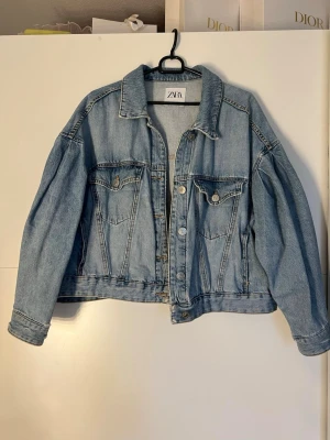 Oversized jeansjacka från Zara - Supersnygg 