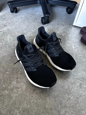 Adidas Ultra boost  - Sköna skor, storlek 42/2/3, 42,5. Fraktas dagen de köps.