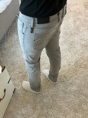 Replay anbass jeans  - Replay Jeans | skick 9/10 | Storlek 32/32 | Pris - 499kr | Modellen är ca 180cm lång | Hör av dig vid minsta fråga eller fundering!!