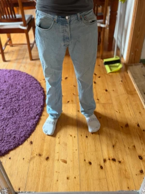Levis 501 - Ljusblå Levis byxor. Snygga brallor nu när det börjar bli lite varmare ute. W31 L32