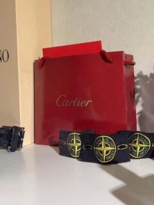 Stone Island badge - Har ett antal Stone Island badges som är till salu så de är bara att köpa om du har tappat bort eller tagit sönder din egna