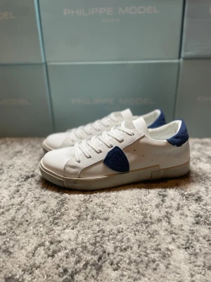 Philippe model skor - Fina och helt oanvända skor! Storlek 43! Perfekta nu inför sommaren!  Hör av er ifall ni har några frågor! 🙌