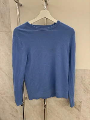 Stickad tröja  - Stickad tröja från Uniqlo. Bra skick inga defekter. Tröjan är i storlek XS. Hör av er vid frågor!