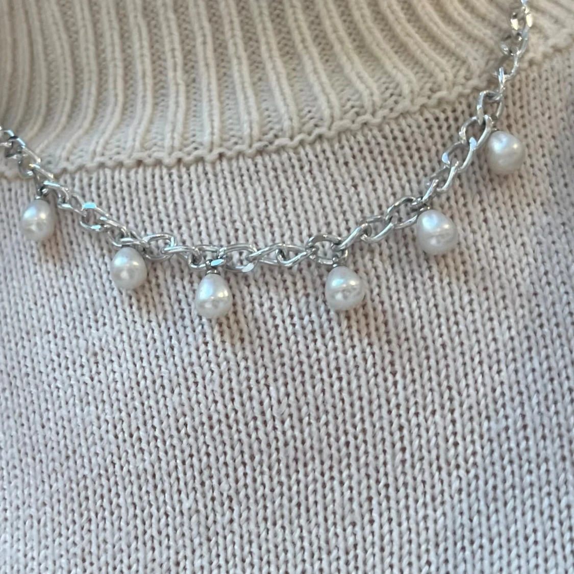 Halsband med pärlor 