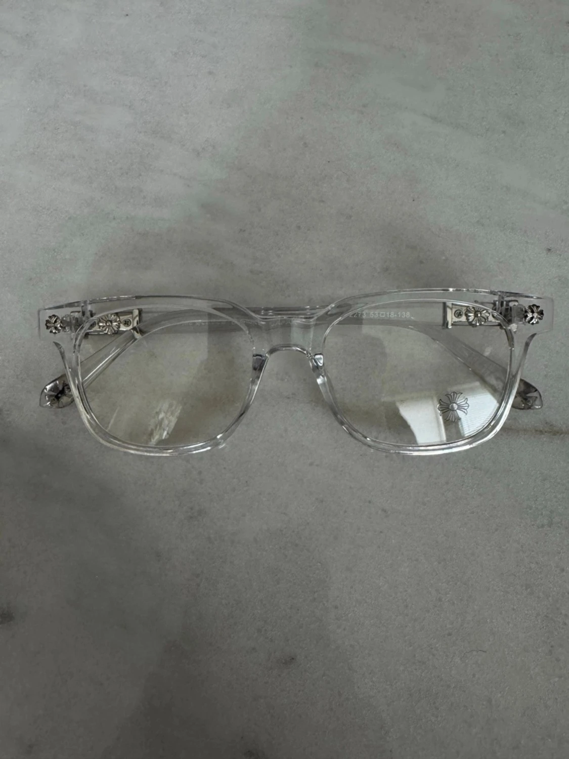 Genomskinliga chrome hearts glasögon