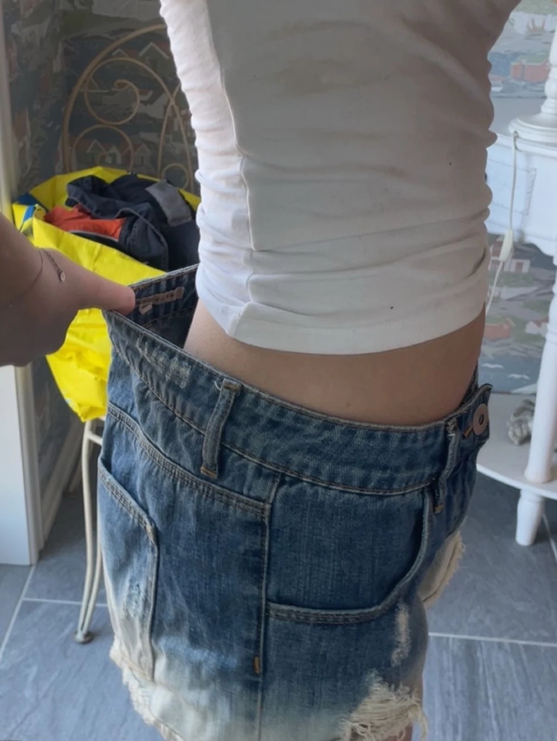 lågmidjade jeansshorts - 1