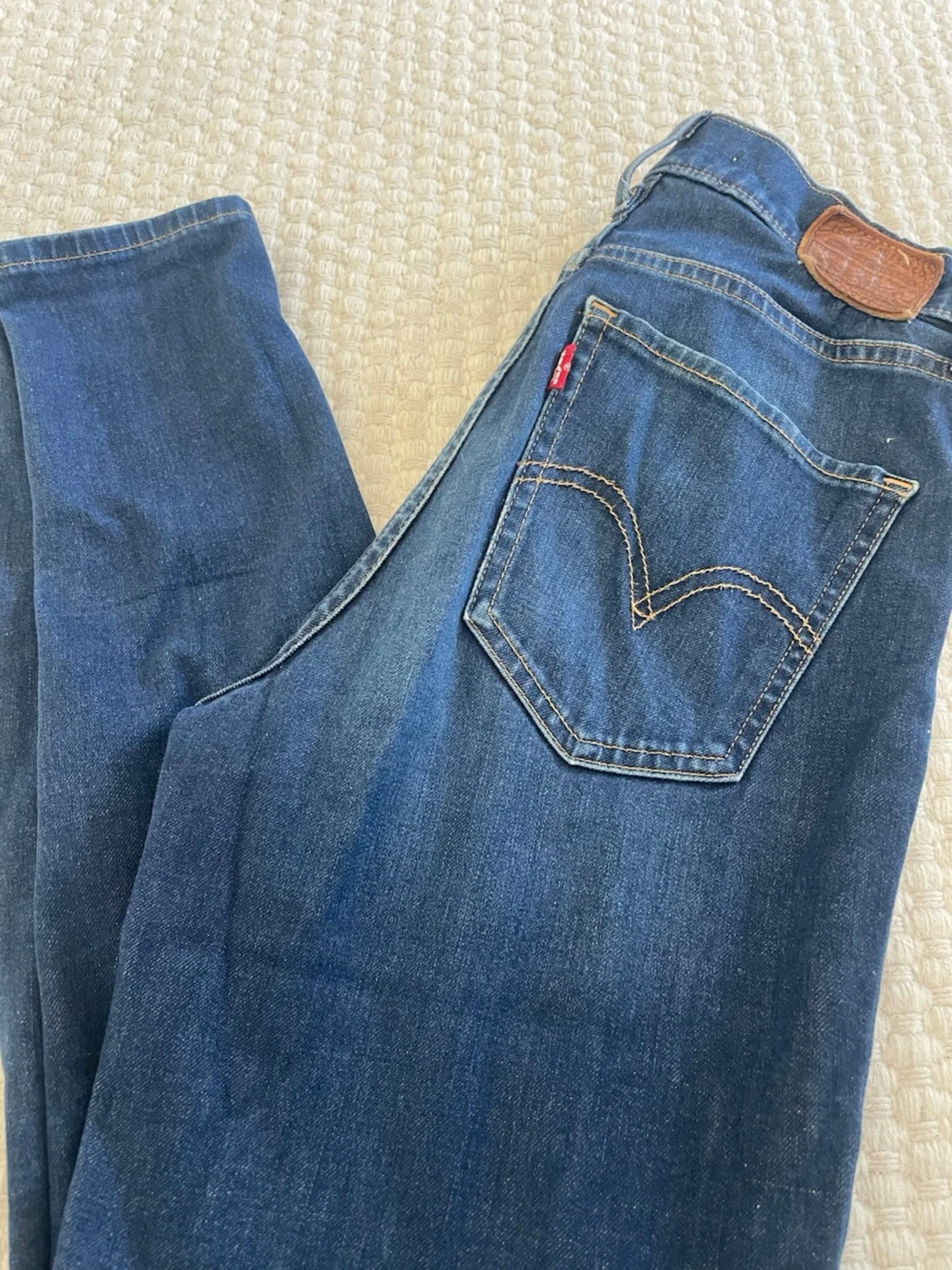Mörkblå Levi's jeans med rak passform - 1
