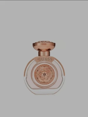 Guess parfym "bella vita rosa" - Parfym "bella vita rosa" från guess🌸 supergod feminin doft (läs mer om doftbeskrivning på sista bilden). 30 ml, ungefär halva kvar. Nypris 535kr 