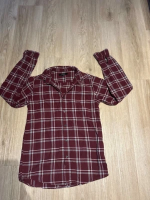 SMOG skjorta  - Skick: 8/10 | Storlek: S | Pris: 349 | Inga defekter | Passar längd 168-175 cm lång! | Postar samma dag 🚚📦 | Hör av er vid frågor! 🙌