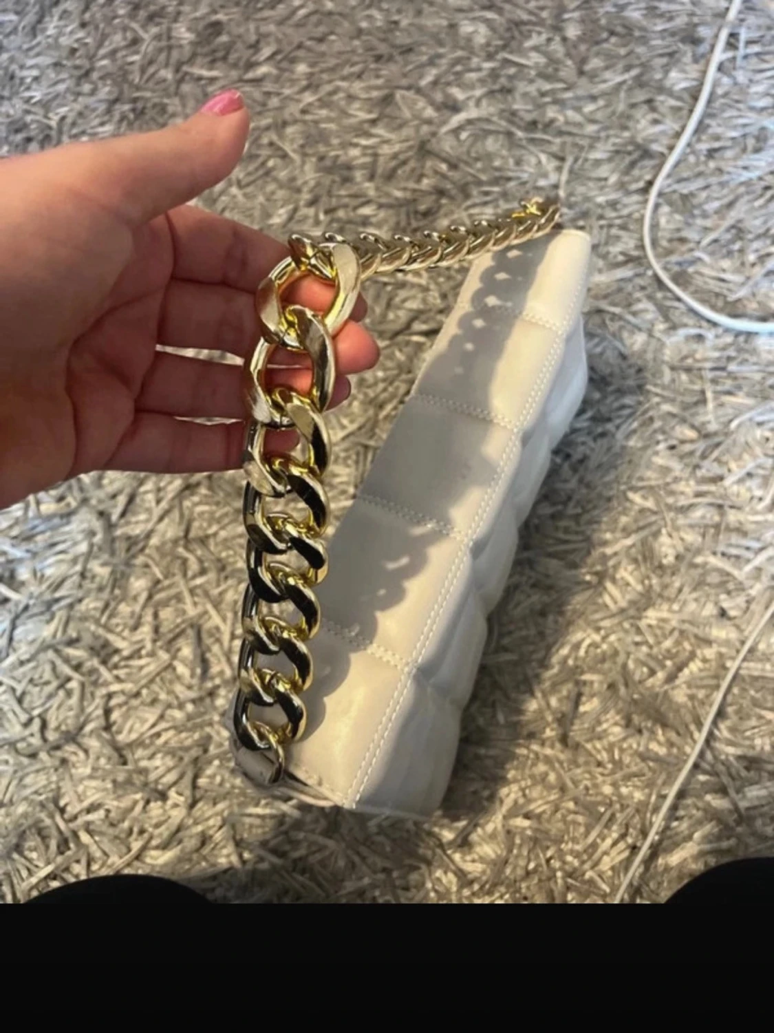 Beige quiltad handväska med kedja - 4