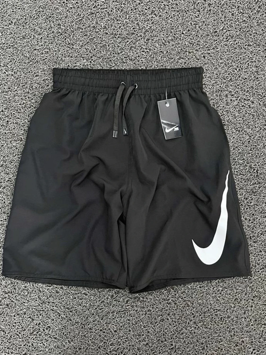 Svarta Nike shorts med snörning