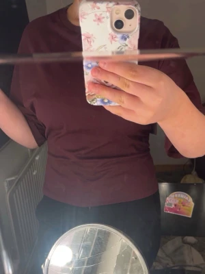 Nelly tröja  - Jag säljer en tröja från Nelly i storlek M. Väldigt fint skick, använd ett fåtal gånger❤️