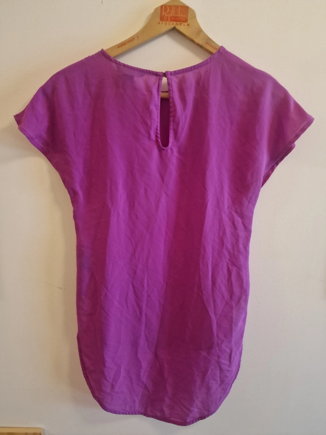 Lila topp från H&M med rund hals - 2
