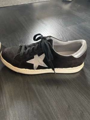 Sneakers från Blankens  - Snygga sneakers från Blankens. Bra skick, säljer pga kommer ej till användning längre!🤍