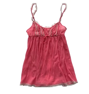 Vintage victoria swcret Rosa nattlinne med spetsdetaljer - nattlinne men funkar även som topp! Storlek M men passar S. 