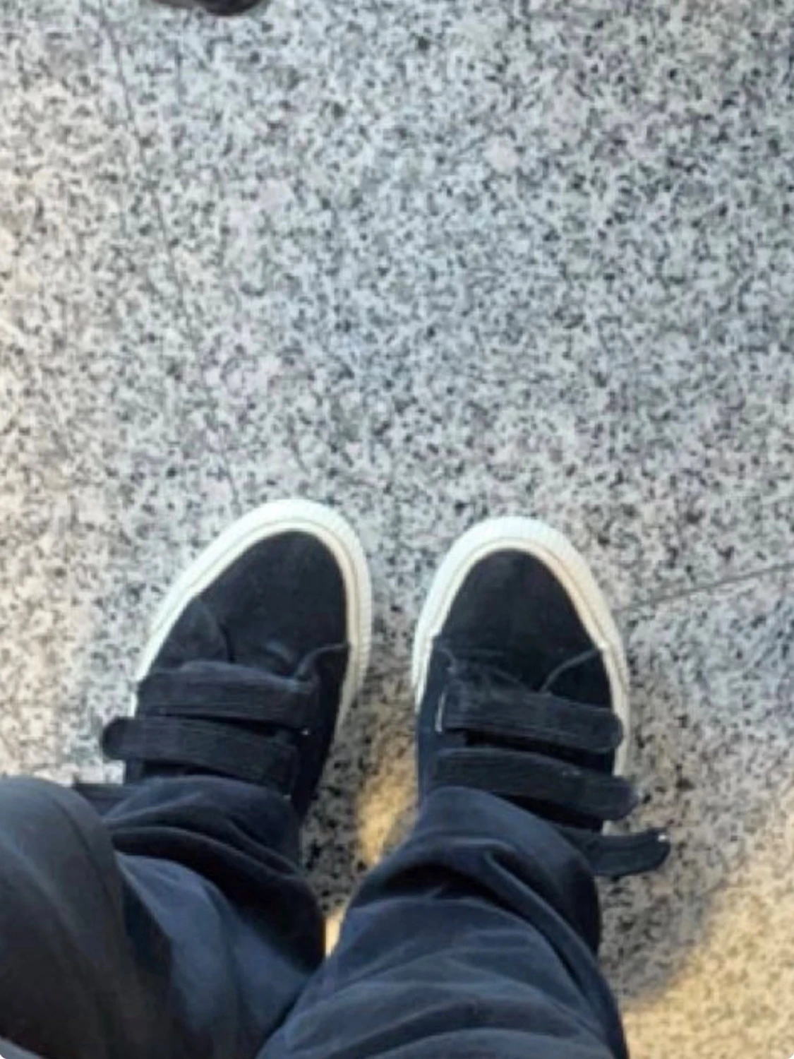 Svarta sneakers med kardborreband från Even&odd - 1