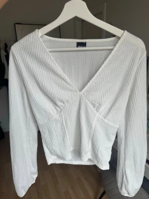 Vit topp från Gina Tricot - Från gina, knappt använd