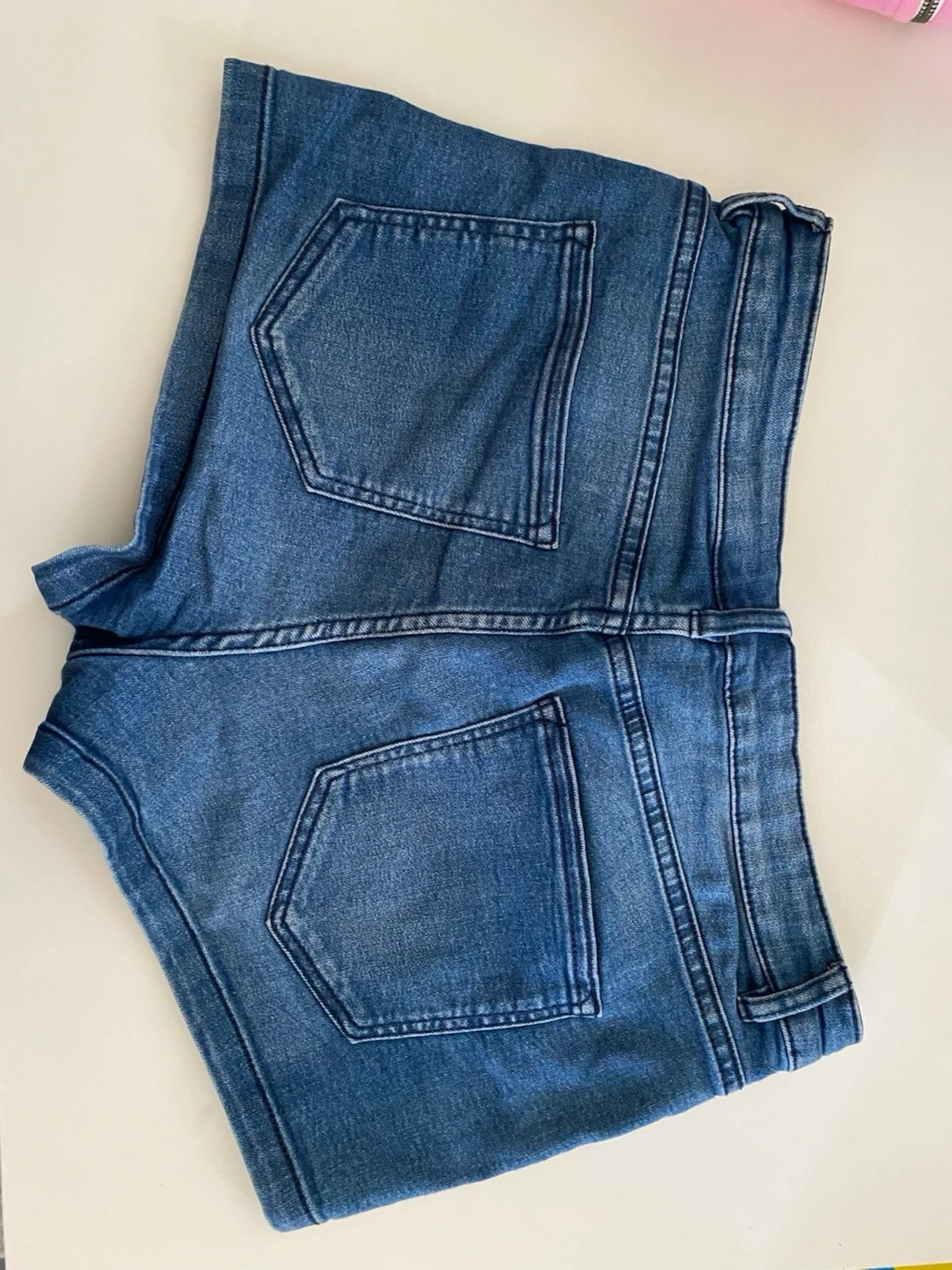 Blå denimshorts