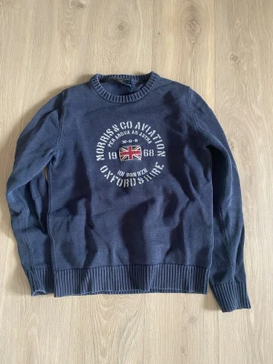 Morris tröja  - Tja, säljer denna blå Morris tröjan stl S, väldigt bra skick, hör av dig vid frågor!