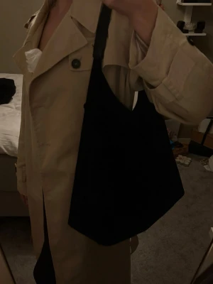 SVART MOCKA VÄSKA - Rymlig och snygg!!