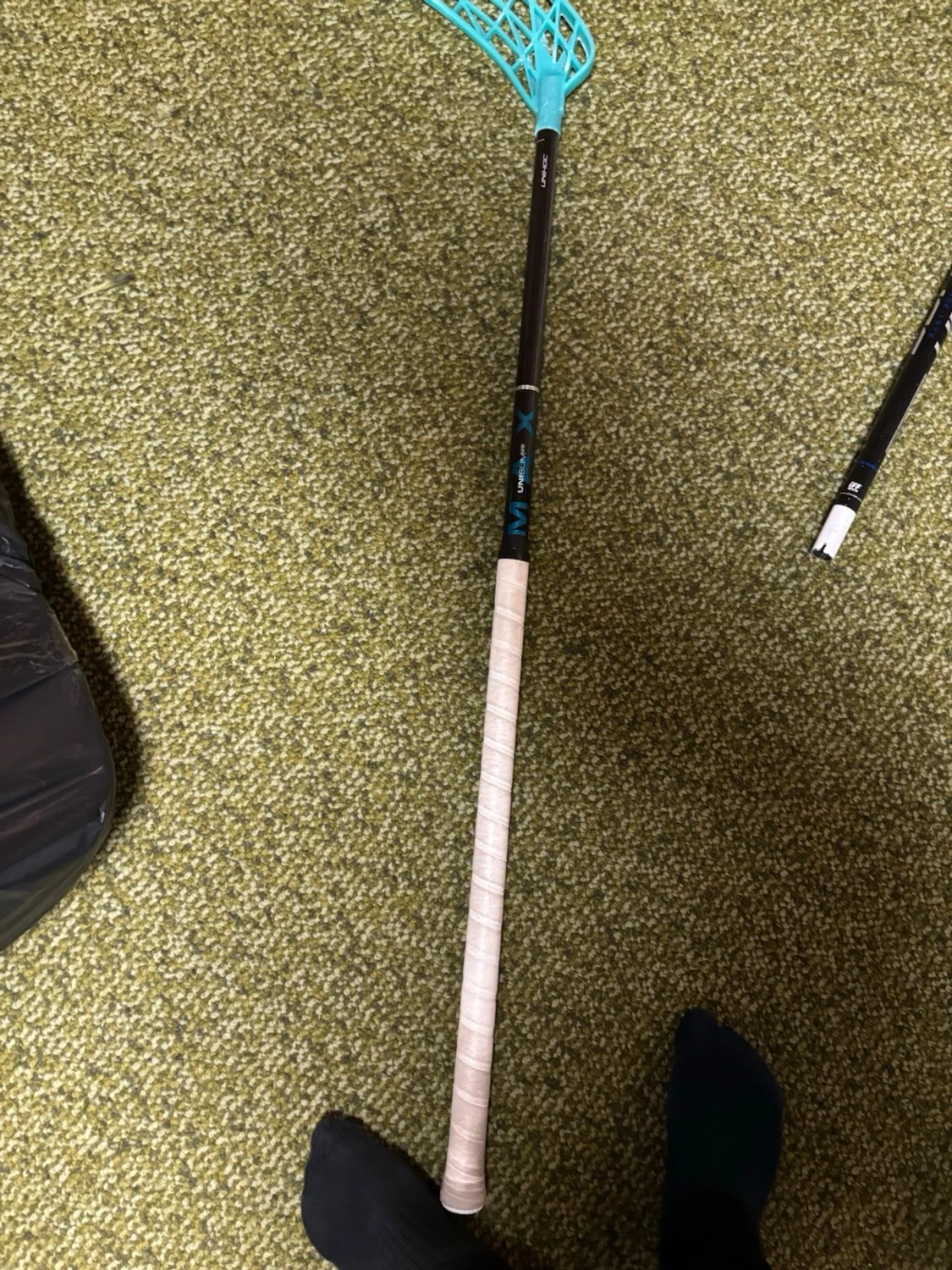 Innebandyklubba med turkost blad