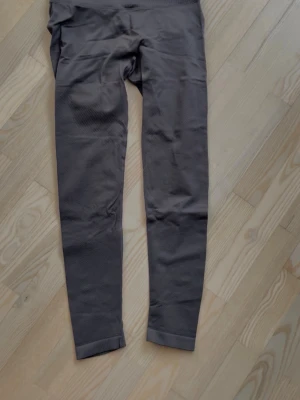 Aimn tights - Snygga tight leggings från aimn 