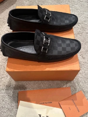 Lv sandaler - hej!säljer mina lv sandaler! Nytt skick tveka ej att skicka iväg prisförslag!