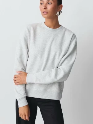 Ljusgrå sweatshirt från Gina Tricot  - En stilren ljusgrå sweatshirt från Gina Tricot 💕