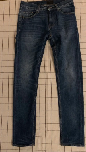 Tiger of Sweden ”pistelero”  - Ett par feta Tiger of sweden jeans, modellen är pistelero och storlek w29 l34. De har klassisk fem-ficks design och en snygg tvät. Hör gärna av er med frågor. Kan gå ner i pris vid snabbt köp.