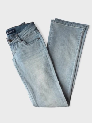 Ljusblå bootcut jeans från G-rise - Snygga ljusblå bootcut jeans från G-Rise i storlek XS och Short length 77cm. ALDRIG ANVÄNDA. Färg ice.