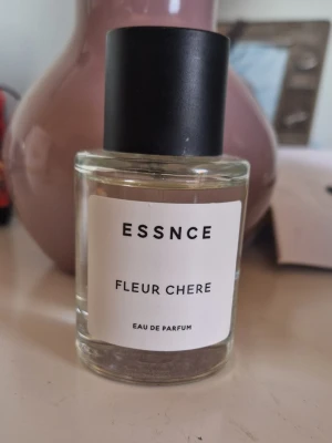 Essnce Fleur chere - Knappt använd.