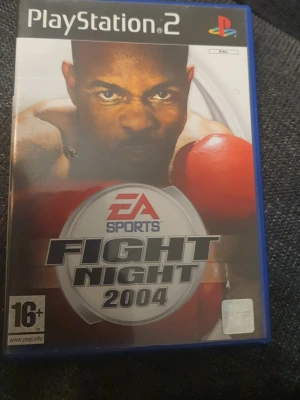 Fight Night 2004 till PS2 - Fight Night 2004 är ett boxningsspel till PlayStation 2 med realistisk grafik och total punch control. 