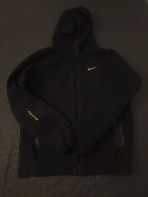 Svart Nike NOCTA hoodie med dragkedja - Size M, Very good condition, fit 170-175cm