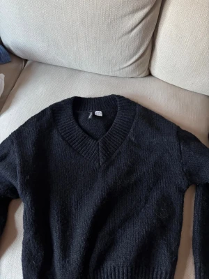 Stickad tröja  - Tröja från hm i xs