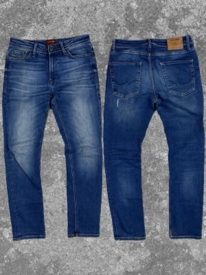 Jeans - Tja säljer dessa stilrena jeans! Mått: A:38 B:71 C:24 D:20 E:17 (cm) Skriv vid fundering 😇✌️