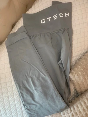 Grå leggings från GTECH - Träningstights