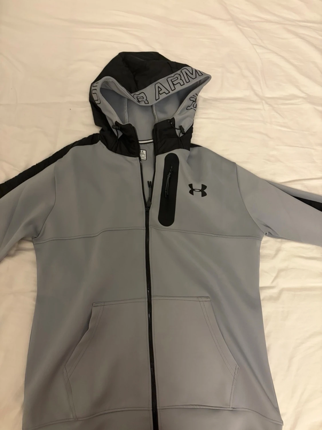 Grå hoodie från Under Armour