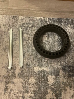 Punkteringsfritt däck 8,5  - Säljer ett punkteringsfria däck till elsparkcyklar med storleken 8,5 tums, helt nya och verktyg ingår.   !FAST PRIS!