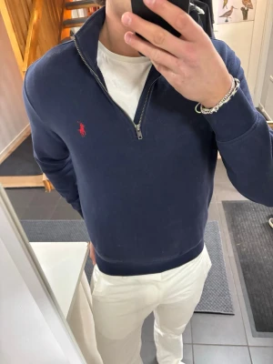 Ralph Lauren Zip - Ralph Lauren Zip i storlek S, skick 9/10. Pris 449, fraktas samma dag!