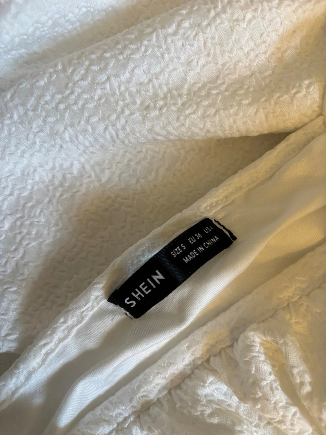 Vit kort klänning med tunna band - 2