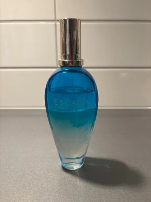 Escada Turquoise Summer parfym - Äkta Escada Turquoise Summer parfym 100ml, 80% parfym är kvar i flaskan. 